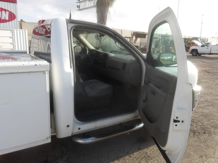 2013-chevrolet-2500-image-13