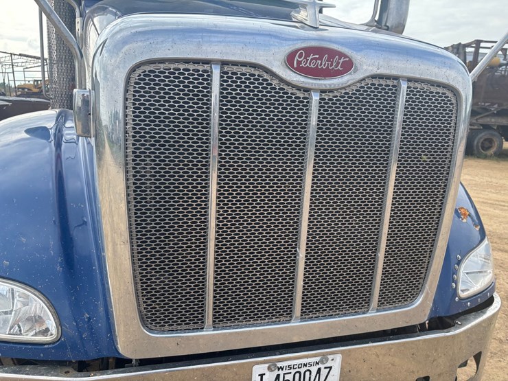 2014-peterbilt-384-image-23