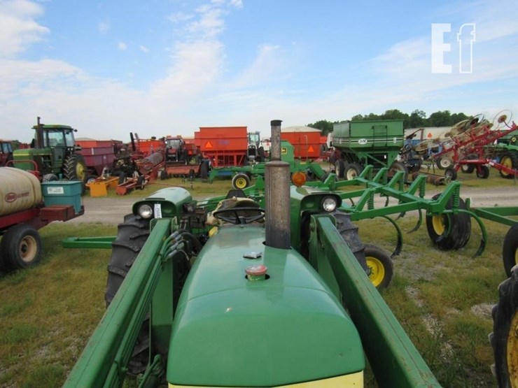 john-deere-2440-image-27