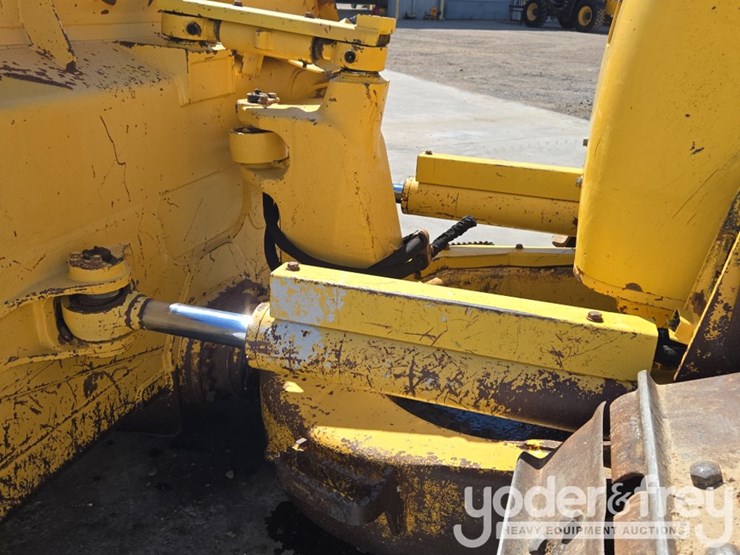 2018-komatsu-d61ex-24-image-25