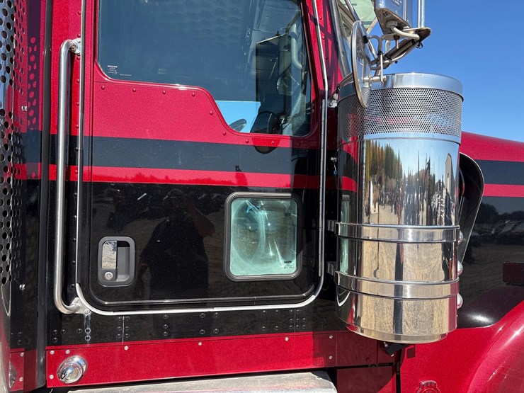 2023-kenworth-w900l-image-24
