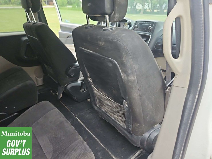 2012-dodge-grand-caravan-sxt-image-30