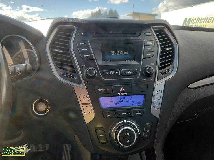 2015-hyundai-santa-fe-sport-image-24