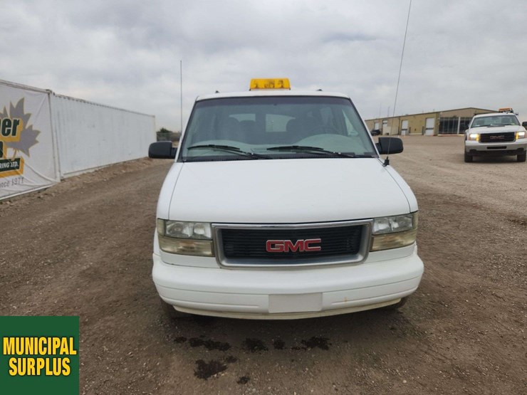 2004-gmc-safari-image-27