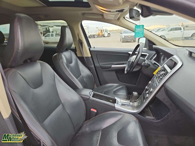 2010-volvo-xc60-image-16