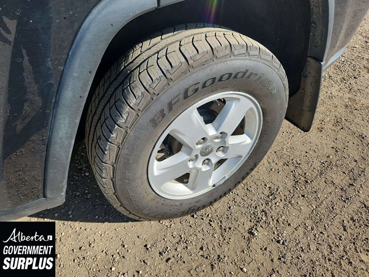 2013-jeep-grand-cherokee-image-9