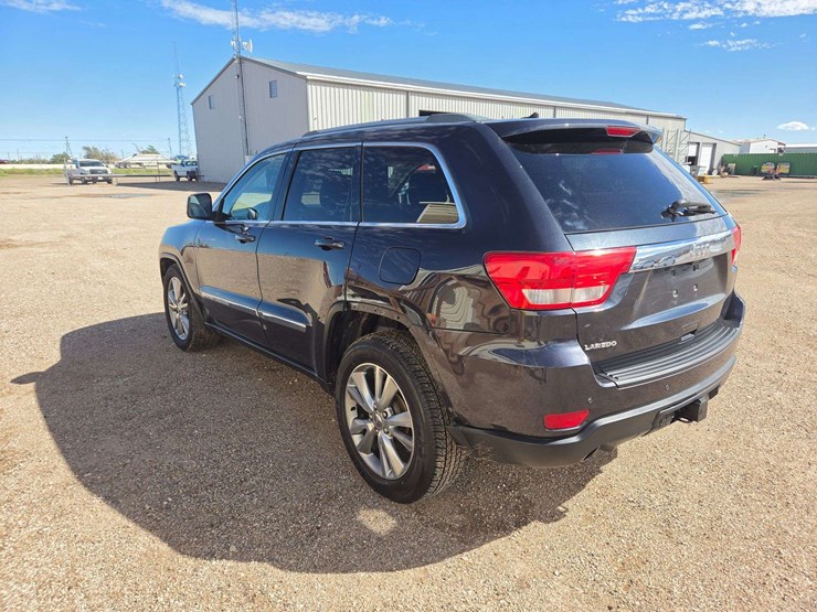 2013-jeep-grand-cherokee-laredo-image-4