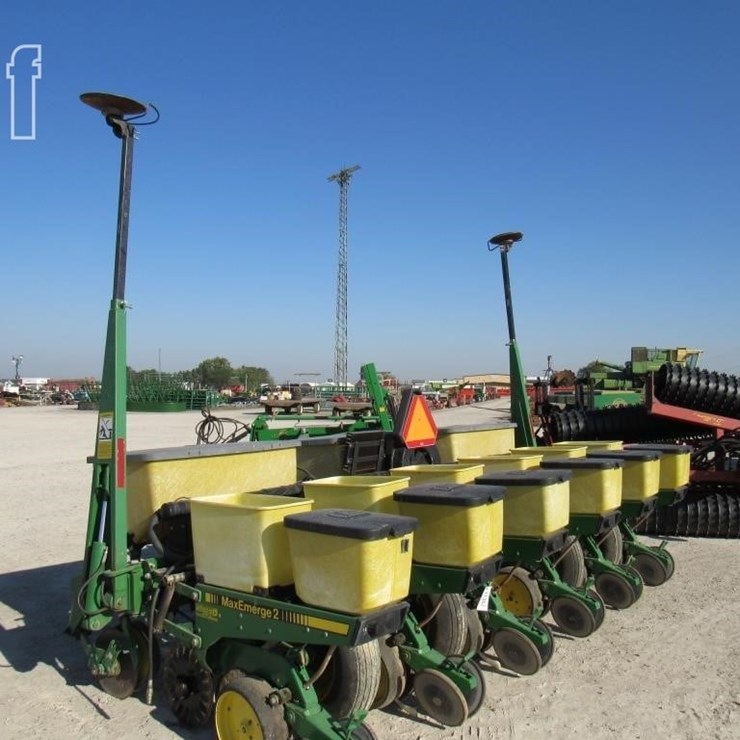 JOHN DEERE 7200