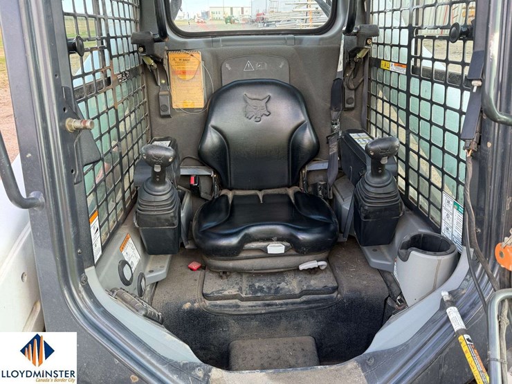 2015-bobcat-s570-image-15