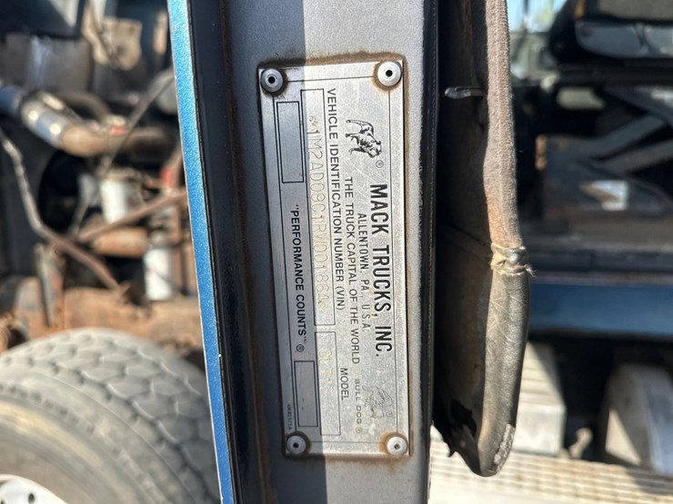 1994-mack-cl713-image-79