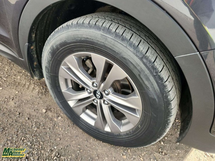 2015-hyundai-santa-fe-sport-image-12
