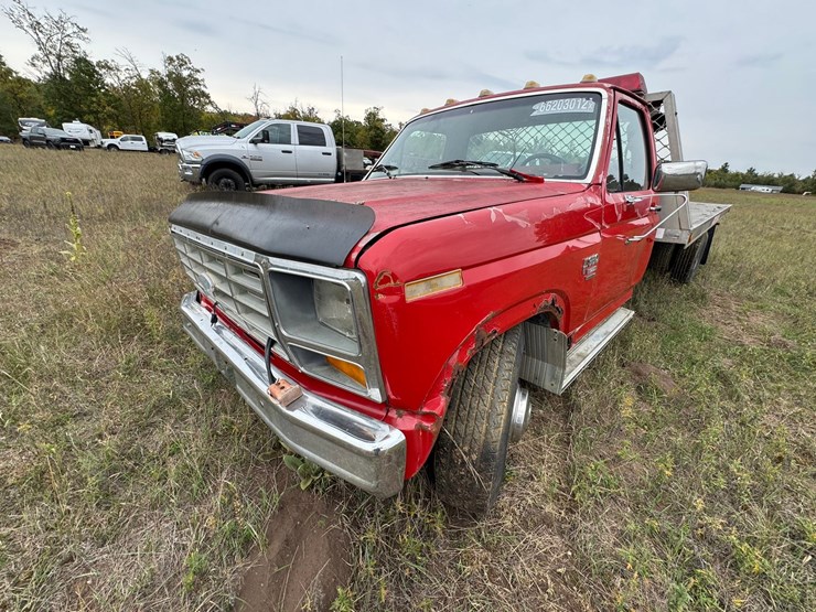 ford-f350-xl-image-10