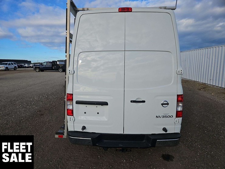 2019-nissan-nv3500hd-image-6