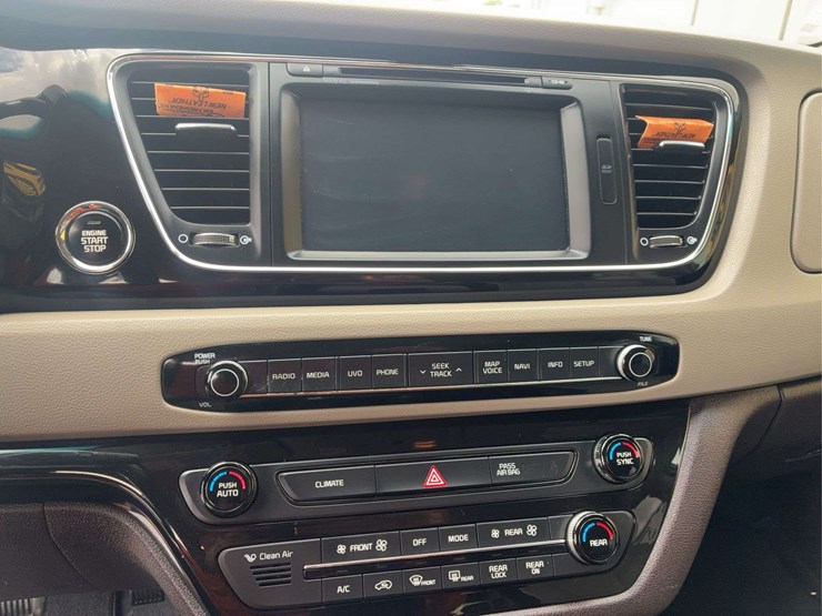 2017-kia-sedona-image-22