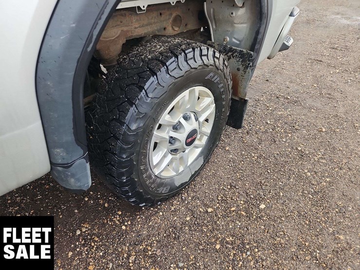 2023-gmc-sierra-2500hd-image-9