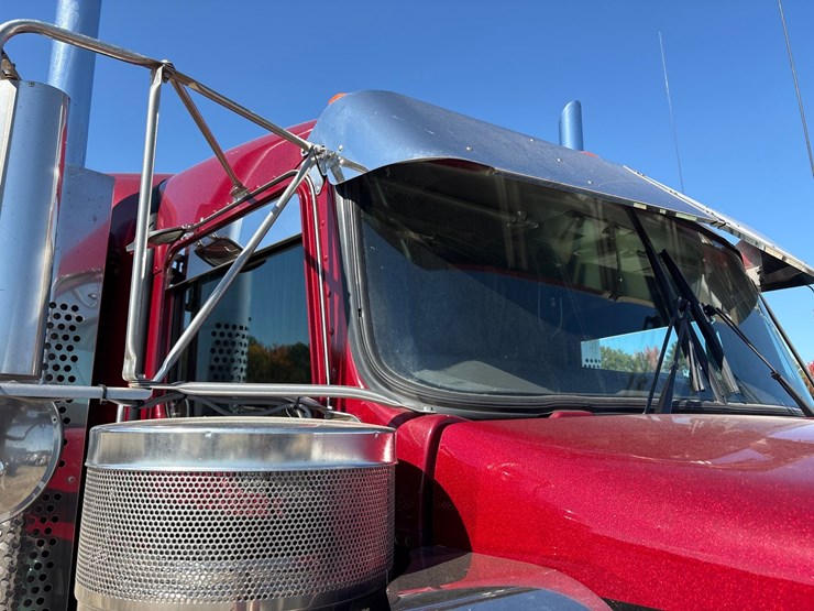 2023-kenworth-w900l-image-27