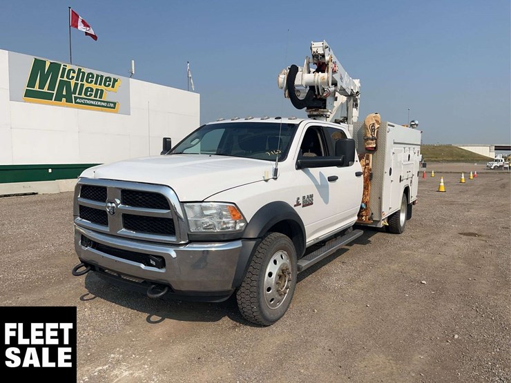 2015-ram-5500-4x4-s/a-bucket-truck-image-1
