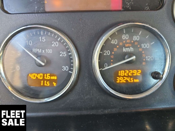 2015-peterbilt-348-image-24