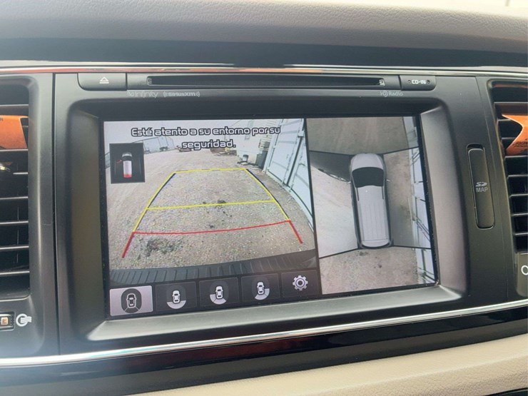 2017-kia-sedona-image-24