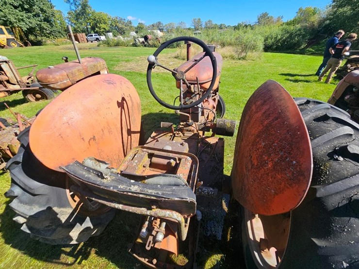 #2528-•-cockshutt-f3-tractor-image-26