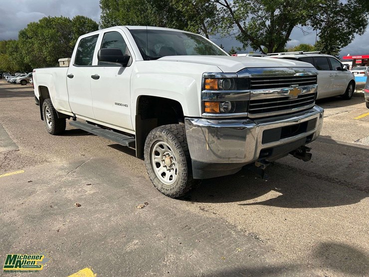 2018-chevrolet-silverado-2500hd-image-2