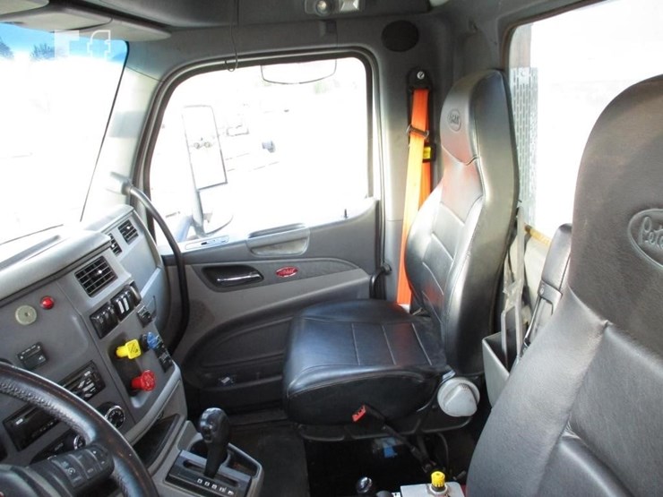 2016-peterbilt-579-image-8