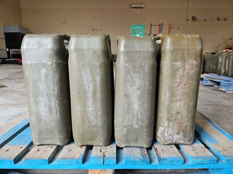 4-20l-diesel-fuel-cans-image-3
