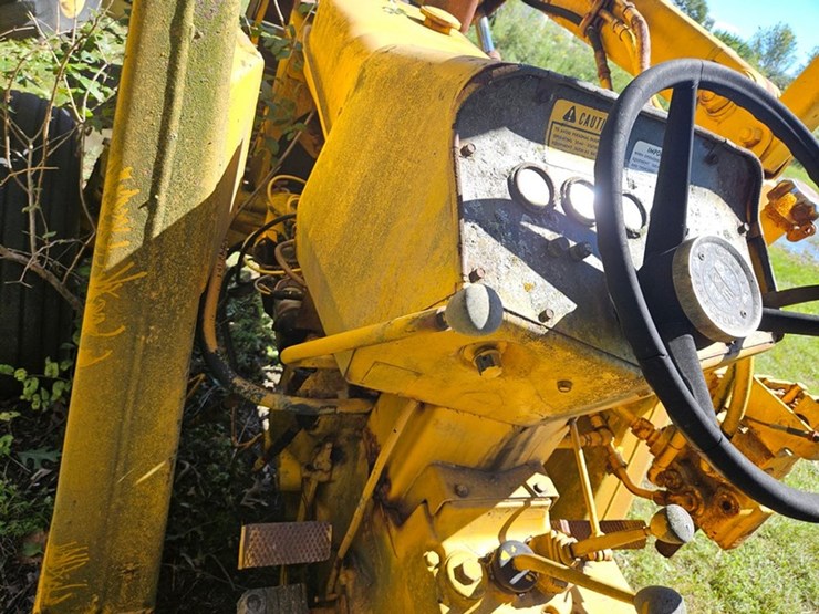 #2532-•-massey-ferguson-80b-loader-tractor-image-23