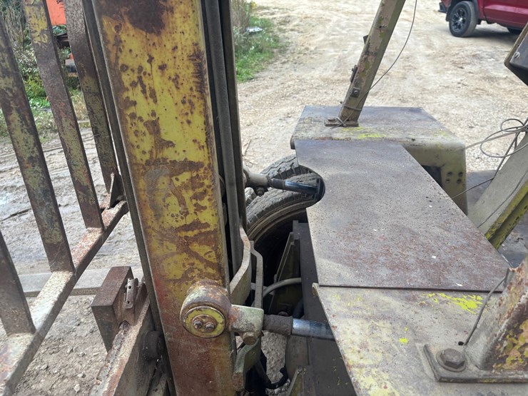 #3332-•-clark-it40b-forklift-image-41
