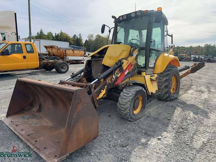 new-holland-b95b-image-1