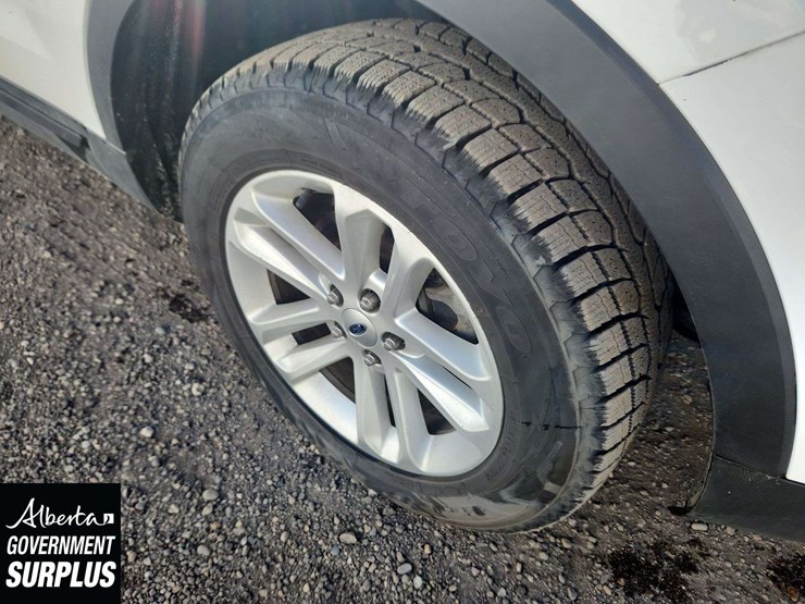 2017-ford-explorer-image-12