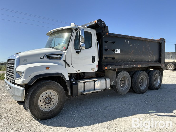 2013-freightliner-114sd-image-1