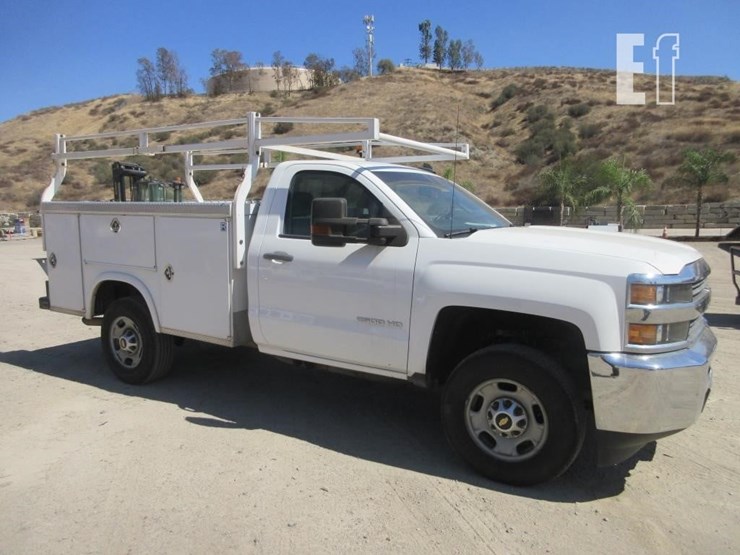 2015-chevrolet-2500hd-image-2