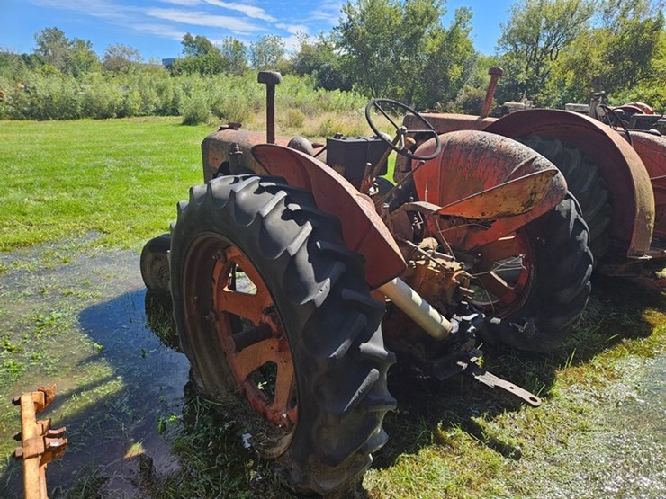 #2523-•-case-tractor-image-3