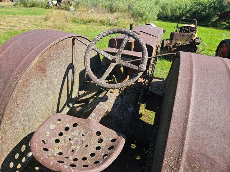 #2530-•-1939-case-c-tractor-image-18