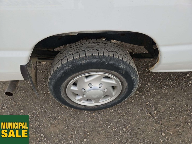 2014-ford-cargo-image-11