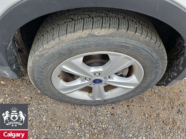 2016-ford-escape-se-image-12