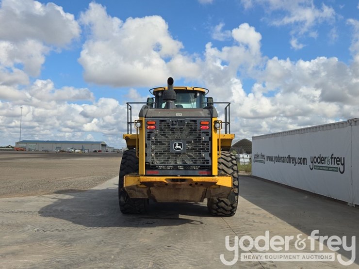 2019-deere-744k-image-4