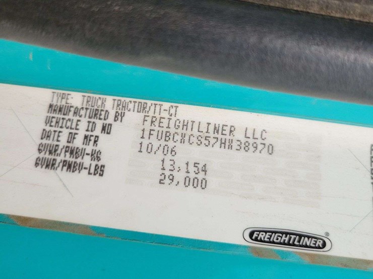 2007-freightliner-m2-106-image-37
