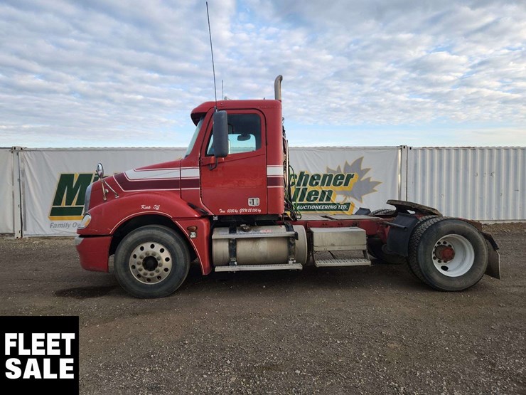 2005-freightliner-columbia-120-image-5