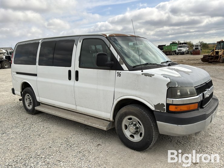 2009-chevrolet-express-g3500-image-3