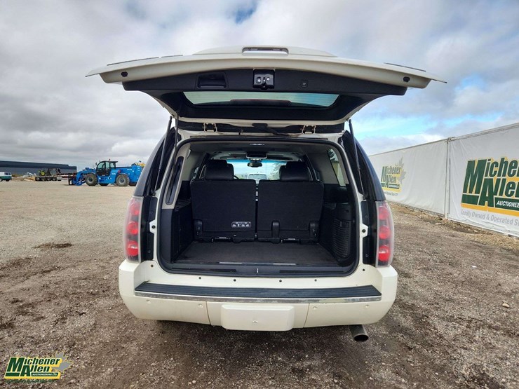 2014-gmc-yukon-xl-denali-image-19