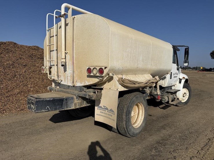 2013-freightliner-ma025-water-truck-image-2