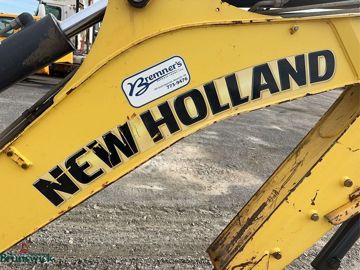 new-holland-b95b-image-16