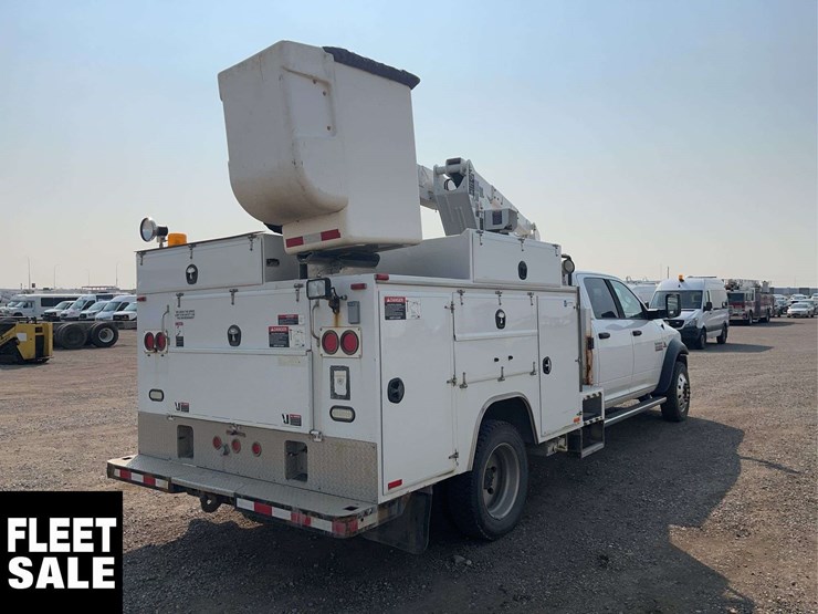 2015-ram-5500-4x4-s/a-bucket-truck-image-3