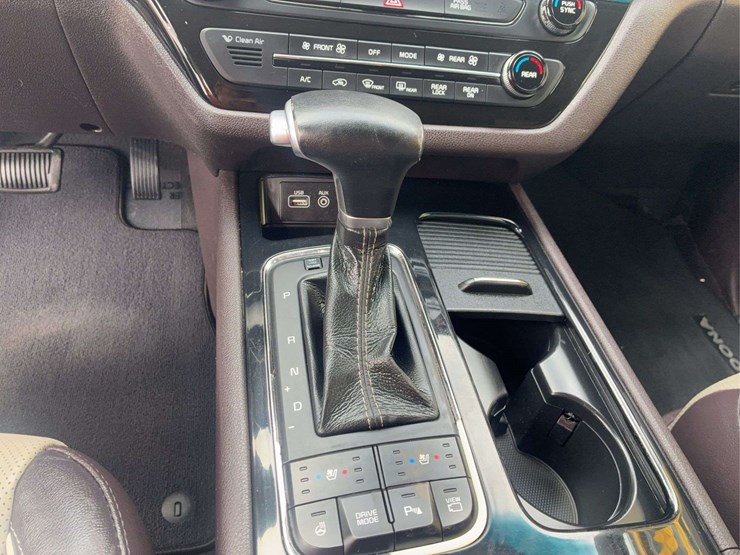 2017-kia-sedona-image-21
