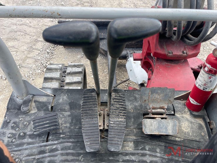 2019-takeuchi-tb240-mini-excavator-image-25