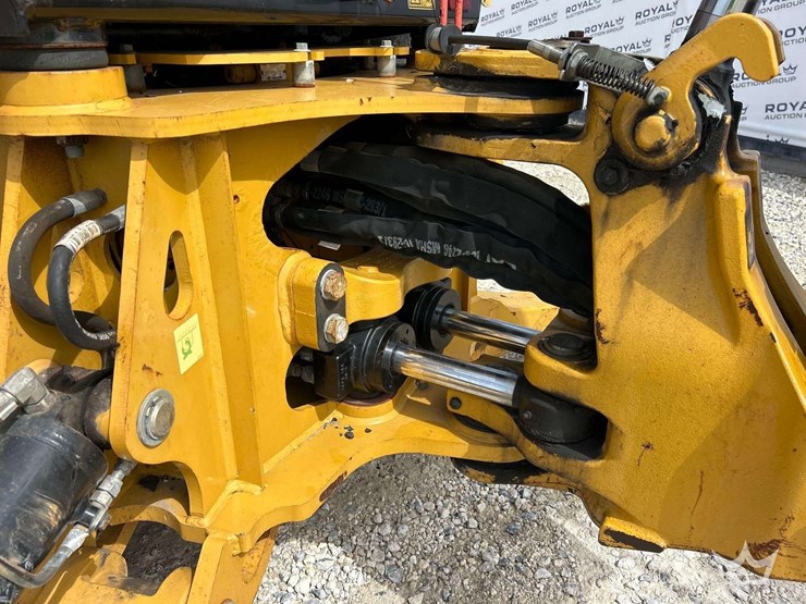 2017-caterpillar-420f2-it-image-27