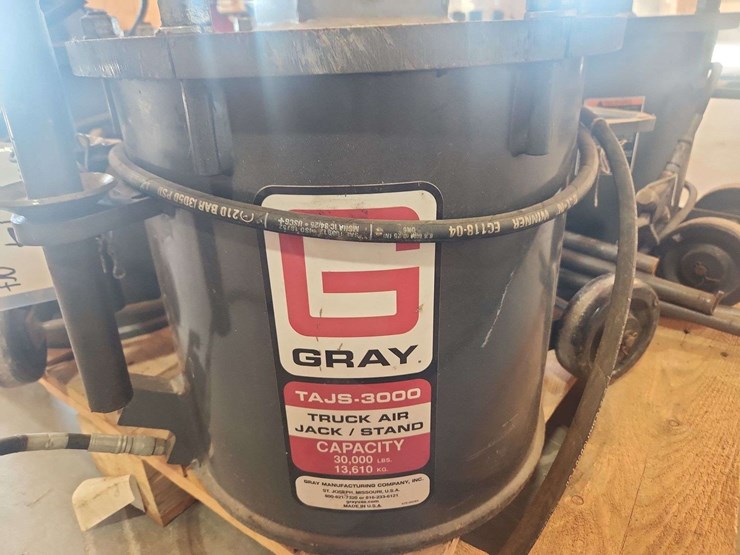 15-ton-pneumatic-truck-jack-image-1