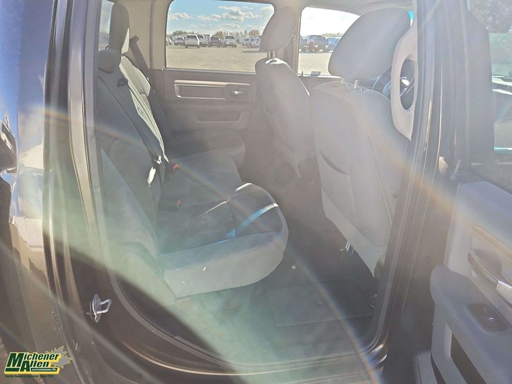 2013-dodge-1500-image-17